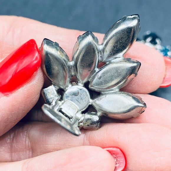 Vintage Earrings 1950s Blue Aurora Borealis Silver Tone Large Cluster Clip on - Picture 7 of 11